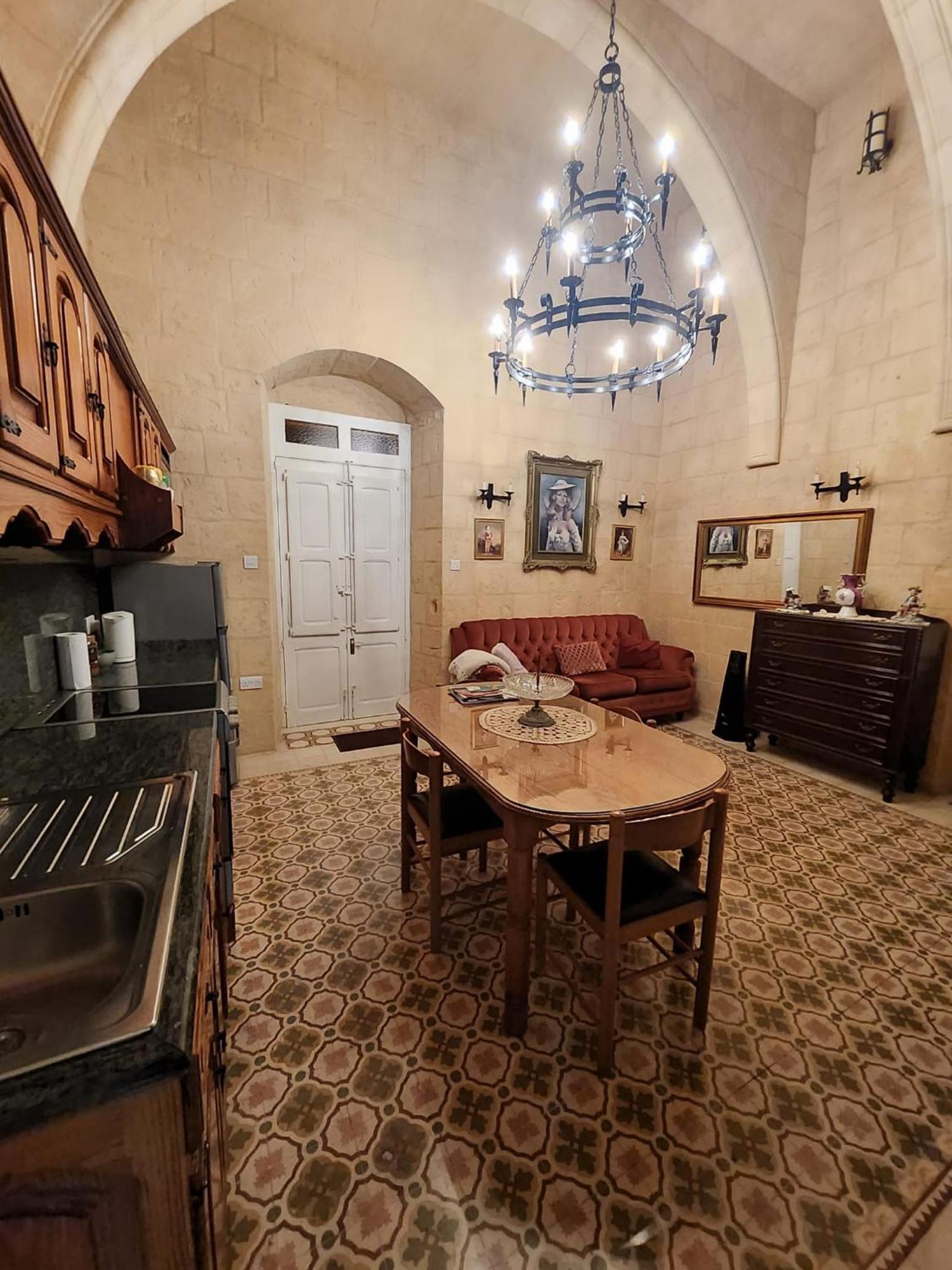 Cozy Corner House In - Authentic! Casa de Férias Valeta